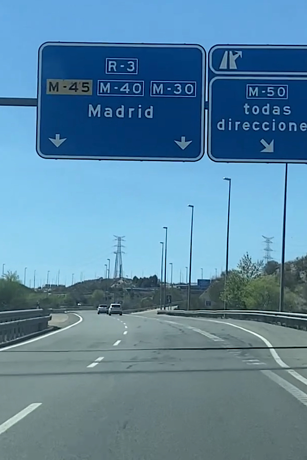 Autobahnschild Madrid